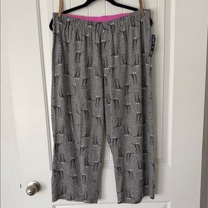 HUE Gray Capri Pajama Pants with Pink Accents XL